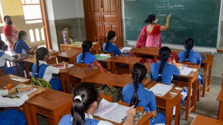 ಯುಪಿ 69,000 ಶಿಕ್ಷಕರ ನೇಮಕಾತಿ ವಿವಾದ: